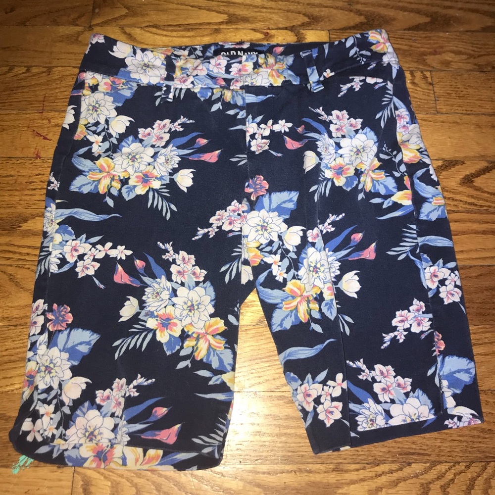 Old Navy Printed Bermuda Shorts || Size 2